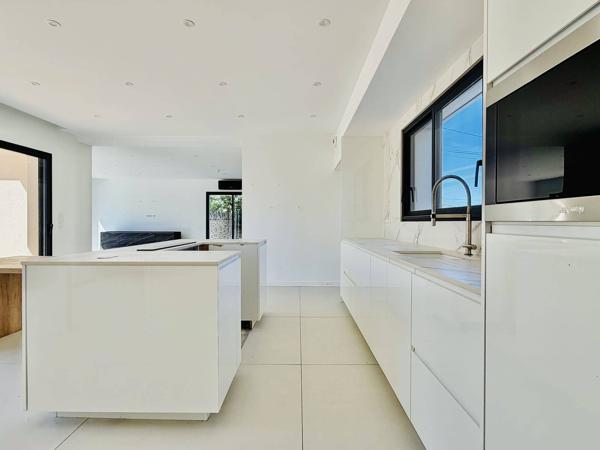 VILLA CONTEMPORAINE 5 PIÈCES À OPPÈDE