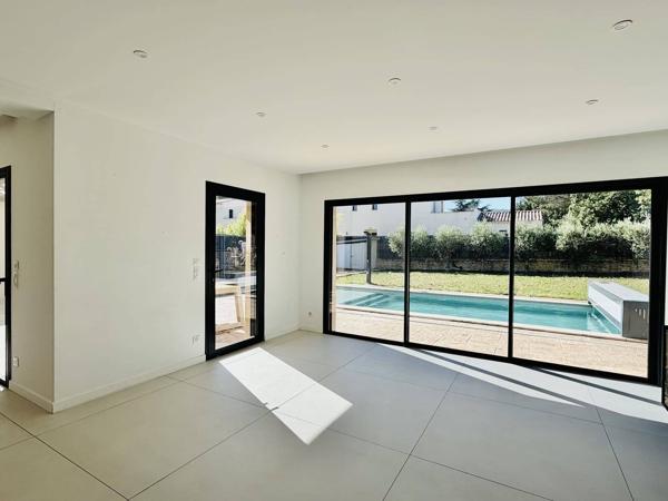 VILLA CONTEMPORAINE 5 PIÈCES À OPPÈDE