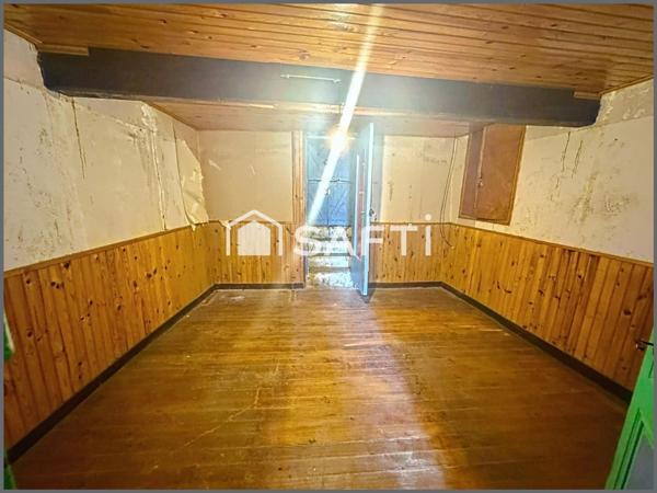 Maison de village avec un sous sol à rénovée