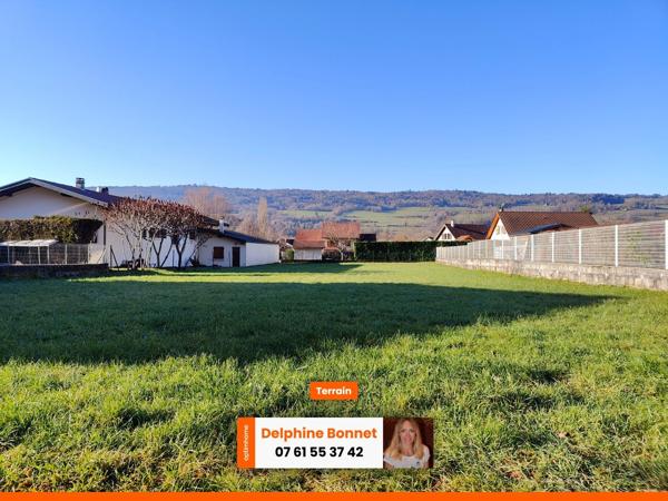 Belle parcelle à bâtir viabilisée de 1 075 m2 plein centre village de St Joseph de Rivière