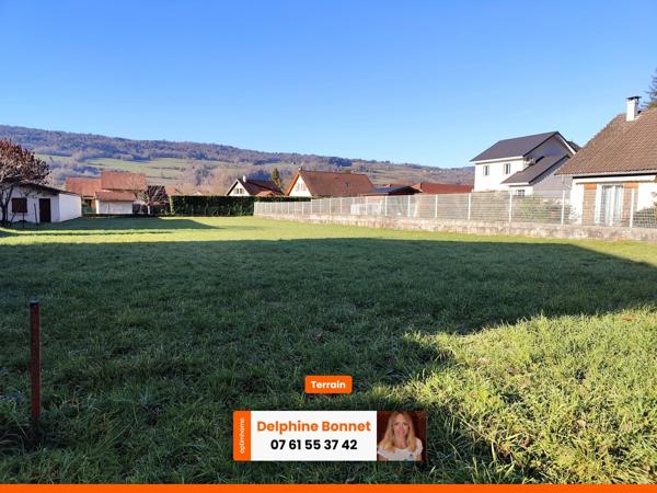 Belle parcelle à bâtir viabilisée de 1 075 m2 plein centre village de St Joseph de Rivière