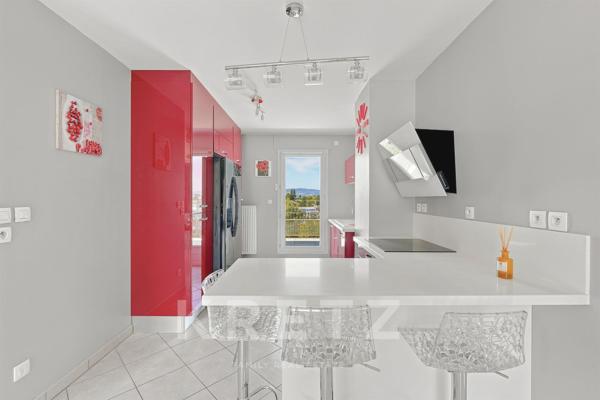T5 en attique avec 45 m² de terrasses – Résidence de standing – Garage.