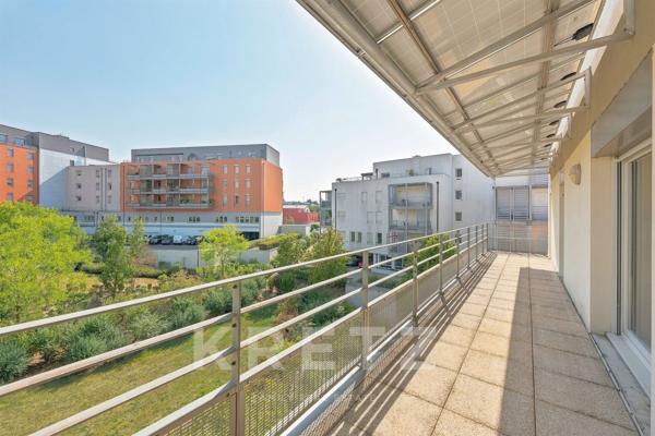 T5 en attique avec 45 m² de terrasses – Résidence de standing – Garage.