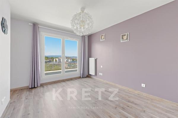 T5 en attique avec 45 m² de terrasses – Résidence de standing – Garage.