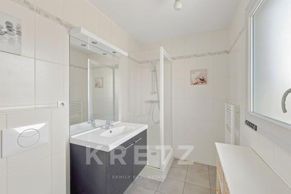 T5 en attique avec 45 m² de terrasses – Résidence de standing – Garage.