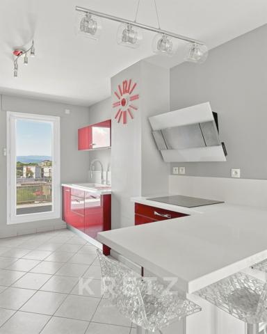 T5 en attique avec 45 m² de terrasses – Résidence de standing – Garage.