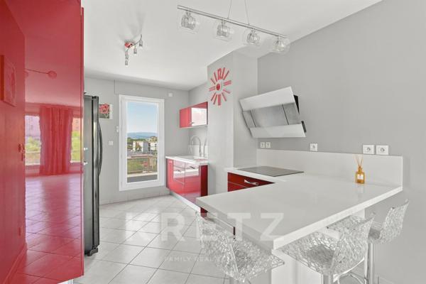 T5 en attique avec 45 m² de terrasses – Résidence de standing – Garage.