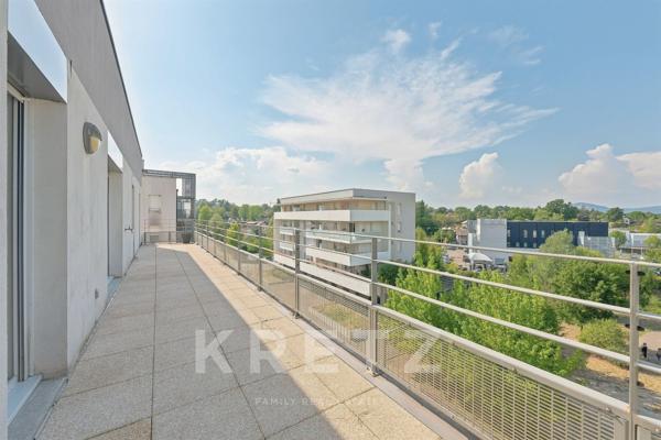 T5 en attique avec 45 m² de terrasses – Résidence de standing – Garage.