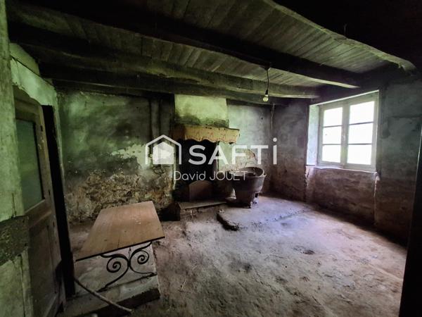 Corps de ferme en pierre à rénover