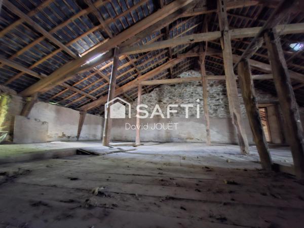 Corps de ferme en pierre à rénover