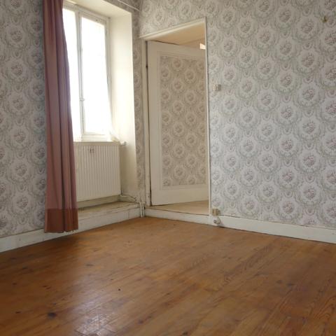 Proche Venarey et Montbard, maison à rénover 3 chambres.