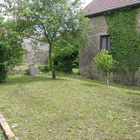 Proche Venarey et Montbard, maison à rénover 3 chambres.
