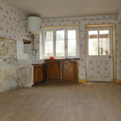 Proche Venarey et Montbard, maison à rénover 3 chambres.