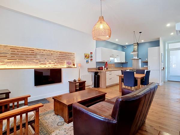 A  louer PAU Centre Appartement T4 meublé de 96.03 m²  très lumineux avec 3 chambres (dont une suite parentale) et balcon