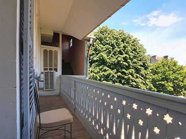 A  louer PAU Centre Appartement T4 meublé de 96.03 m²  très lumineux avec 3 chambres (dont une suite parentale) et balcon