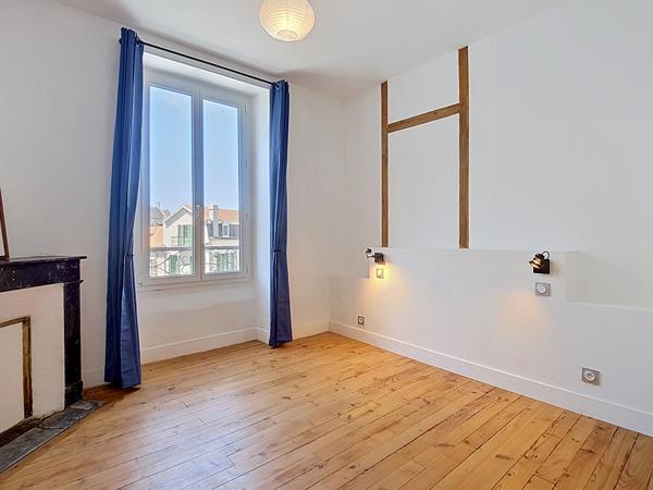 A  louer PAU Centre Appartement T4 meublé de 96.03 m²  très lumineux avec 3 chambres (dont une suite parentale) et balcon