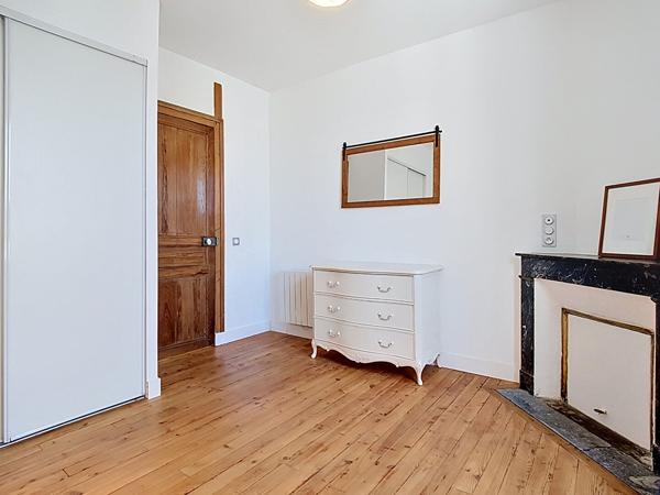A  louer PAU Centre Appartement T4 meublé de 96.03 m²  très lumineux avec 3 chambres (dont une suite parentale) et balcon