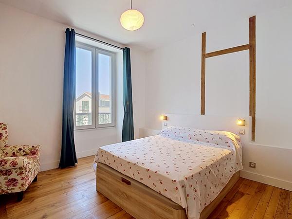 A  louer PAU Centre Appartement T4 meublé de 96.03 m²  très lumineux avec 3 chambres (dont une suite parentale) et balcon