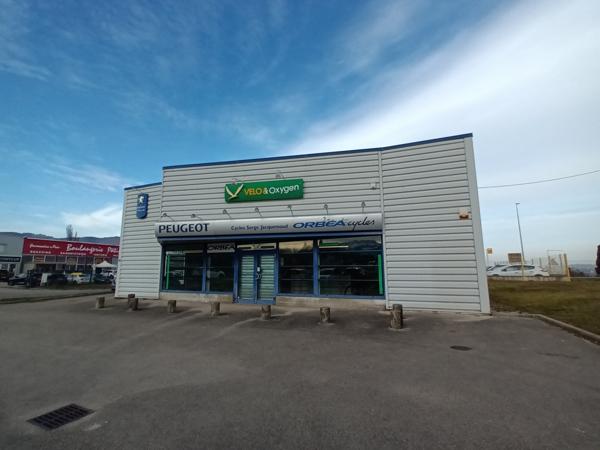 Pers-Jussy, local professionnel en zone artisanale