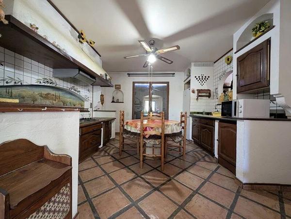 Vente                                                      Maison
                        
                     3 pièces                      115 m2                     à Fos-sur-Mer