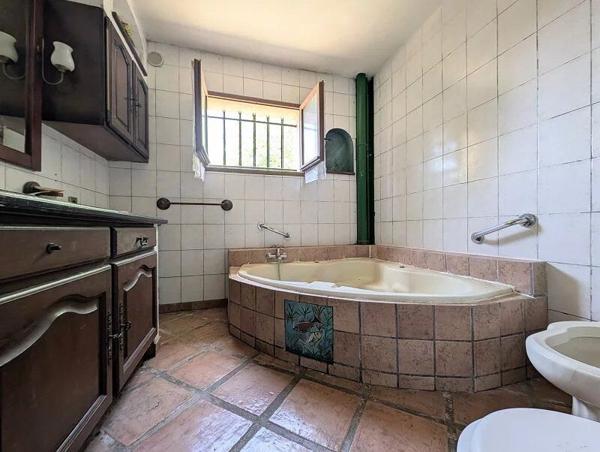 Vente                                                      Maison
                        
                     3 pièces                      115 m2                     à Fos-sur-Mer