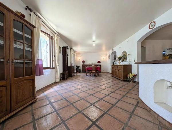 Vente                                                      Maison
                        
                     3 pièces                      115 m2                     à Fos-sur-Mer
