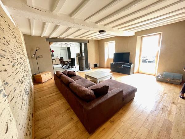 La Meignanne (49770) Ancienne rénovée 4 chambres et dépendances