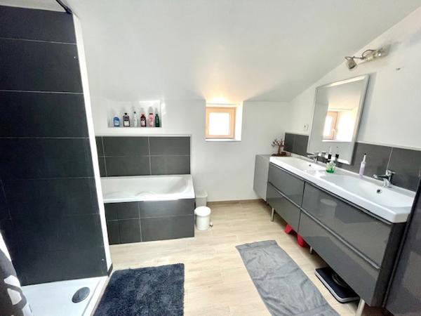 La Meignanne (49770) Ancienne rénovée 4 chambres et dépendances