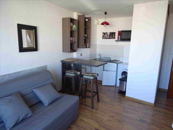 A LOUER – STUDIO MEUBLE AVEC PARKING – MADELEINE