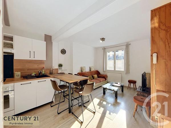 Appartement F3 à vendre  3 pièces - 45 m 2   BAGNERES DE LUCHON  - 31