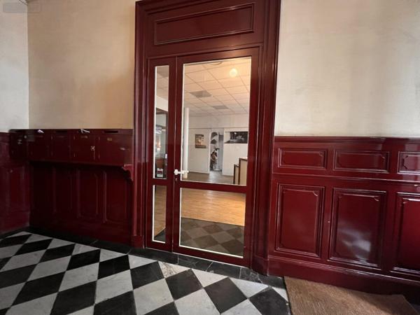 Local Professionnel et commercial à louer à Bordeaux en Gironde (33000), ref : 33145//1874   
Quinconces