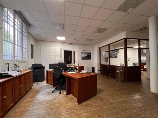Local Professionnel et commercial à louer à Bordeaux en Gironde (33000), ref : 33145//1874   
Quinconces