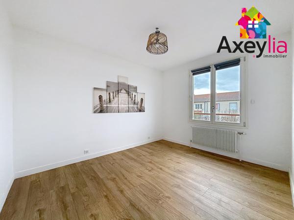 Mably (42300) A VENDRE - MABLY - MAISON RÉNOVÉE AVEC DEUX CHAMBRES, GARAGE ET TERRAIN