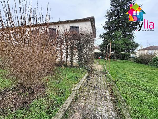 Mably (42300) A VENDRE - MABLY - MAISON RÉNOVÉE AVEC DEUX CHAMBRES, GARAGE ET TERRAIN