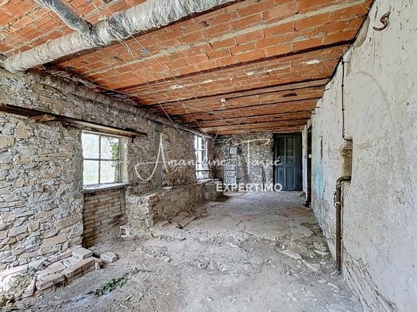 Millau (12100) Maison à rénover avec grand terrain et dépendances – Beau potentiel à exploiter !