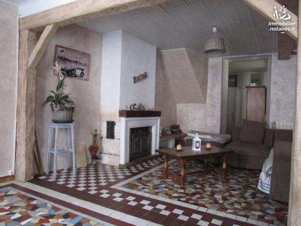 Corps de ferme rénové avec boxes à chevaux