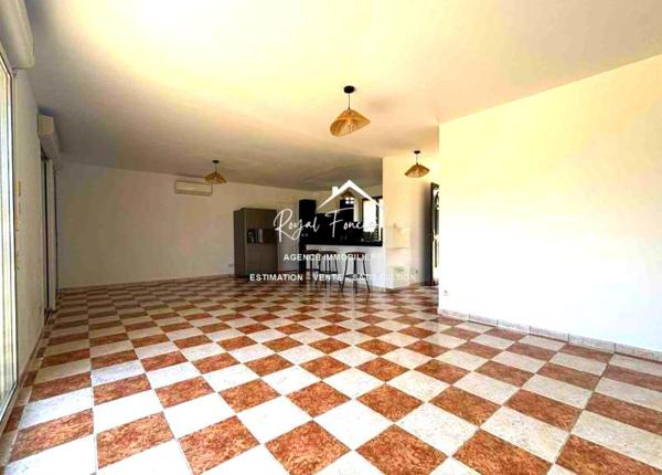 Vue sur le terrain, bien situé dans un lotissement calme