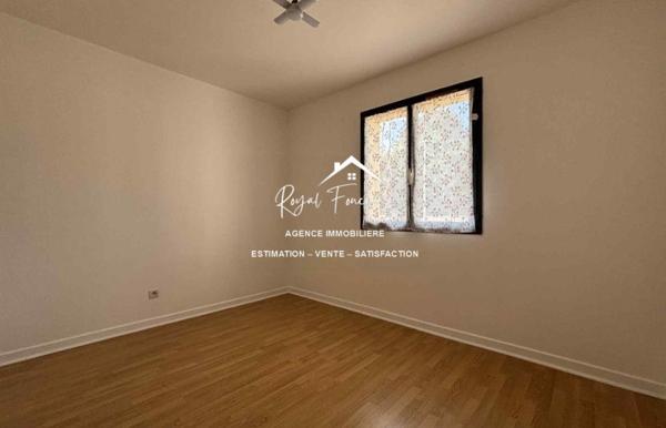 Vue sur le terrain, bien situé dans un lotissement calme