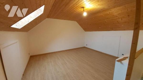 MAISON A VENDRE à JEUMONT Pas de travaux, juste de la décoration !
Maison de 103 m2 habitable,...