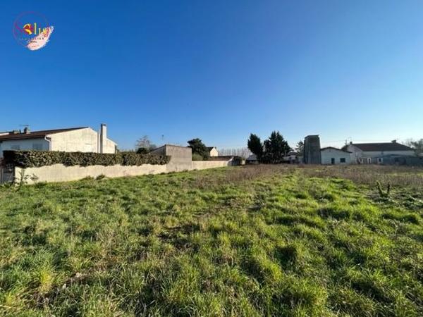 Terrain de 531 m² à COGNAC !! Situé dans un petit ...