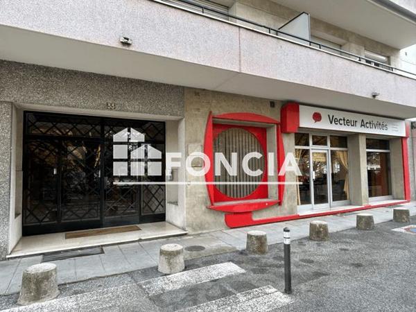 Location Local commercial 6 pièces 104.7 m² - 33 RUE DES DEPORTES DU 11 NOVEMBRE 1943 Grenoble 38100