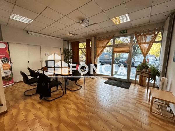 Location Local commercial 6 pièces 104.7 m² - 33 RUE DES DEPORTES DU 11 NOVEMBRE 1943 Grenoble 38100