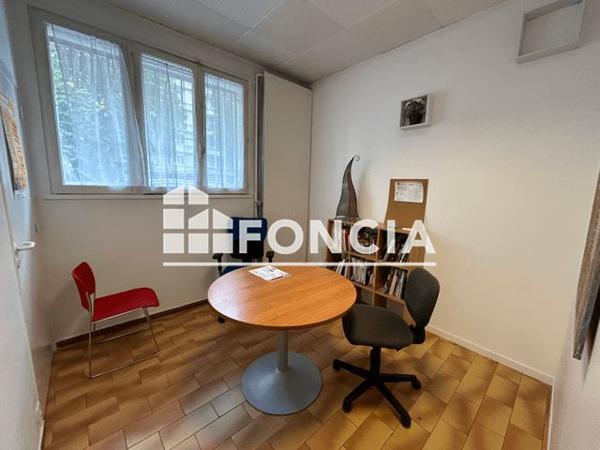 Location Local commercial 6 pièces 104.7 m² - 33 RUE DES DEPORTES DU 11 NOVEMBRE 1943 Grenoble 38100