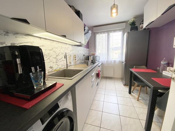 Grand T2 rénové avec garage et parking