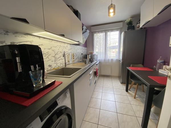 Grand T2 rénové avec garage et parking