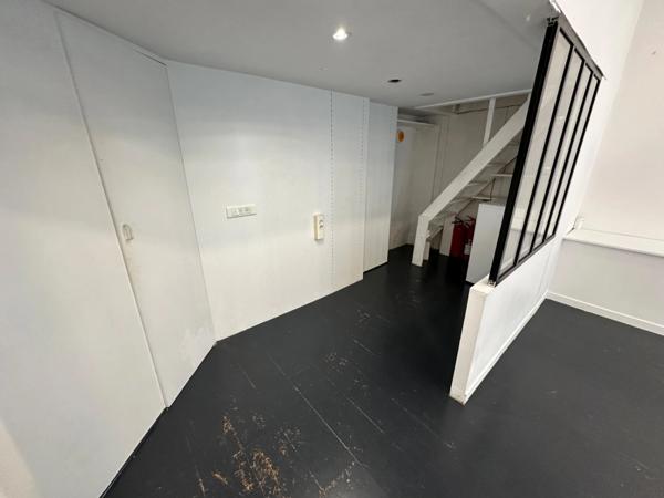 Local commercial Bail à céder LYON 2EME (69), jolie local de 20M2 environ+ mezzanine et réserve sur cour, rue auguste comte