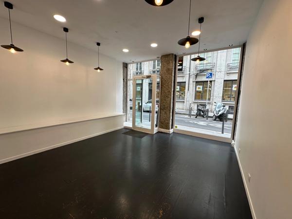Local commercial Bail à céder LYON 2EME (69), jolie local de 20M2 environ+ mezzanine et réserve sur cour, rue auguste comte