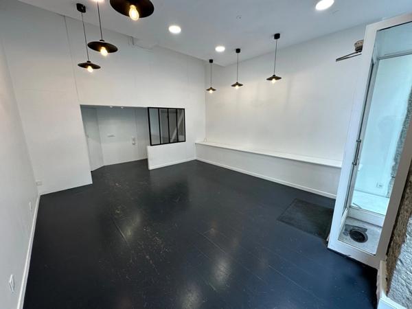 Local commercial Bail à céder LYON 2EME (69), jolie local de 20M2 environ+ mezzanine et réserve sur cour, rue auguste comte