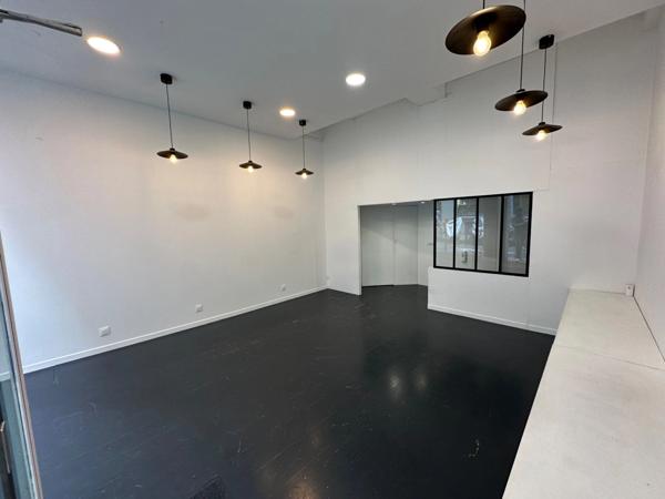 Local commercial Bail à céder LYON 2EME (69), jolie local de 20M2 environ+ mezzanine et réserve sur cour, rue auguste comte