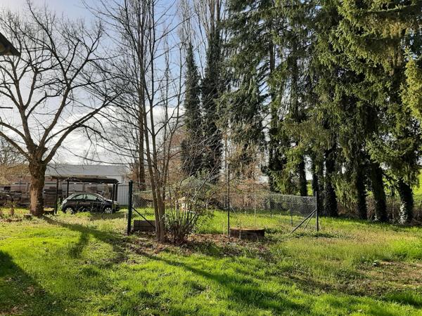 RARE OPPORTUNITÉ . GRAND BATIMENT AVEC LOGEMENT,  HANGAR ET PARKING SUR 6032 M²